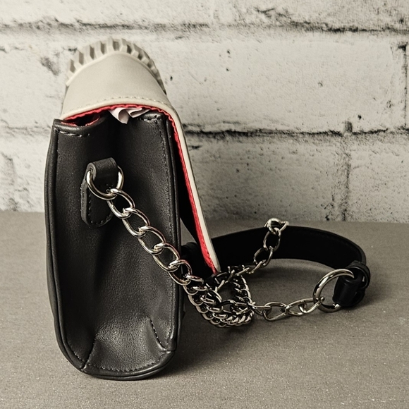 Nintendo NES Console Crossbody Bag Retro Gamer Chain Strap Purse - Picture 5 of 12